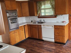 56 N Turnpike Rd in Wallingford, CT - Building Photo - Building Photo