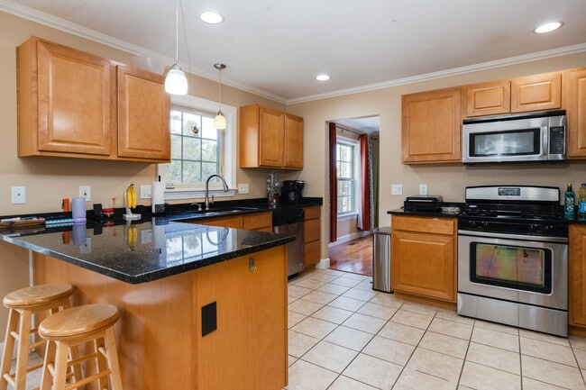 102 Southwoods Dr in Ithaca, NY - Building Photo - Building Photo