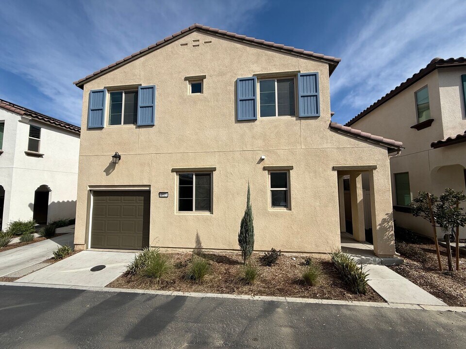 1919 S Apple Tree Way in San Bernardino, CA - Building Photo