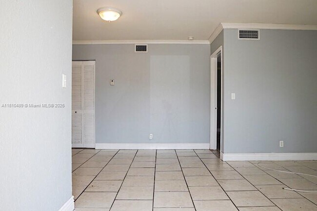 2854 NW 55th Ave in Lauderhill, FL - Building Photo - Building Photo
