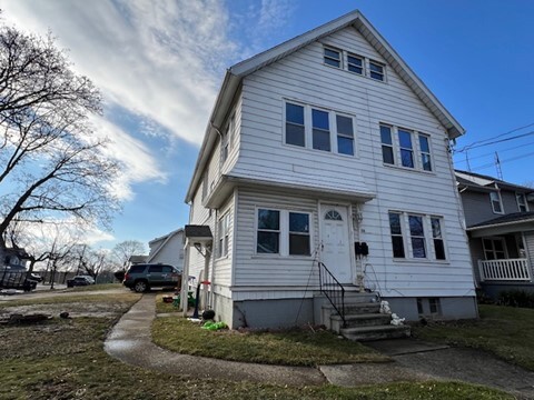 656 Hammel St, Unit UP in Akron, OH - Foto de edificio - Building Photo