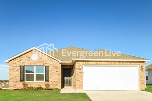 1002 W Lawton Rd in Claremore, OK - Building Photo