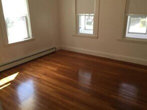 106 Maple St in Needham, MA - Building Photo - Building Photo