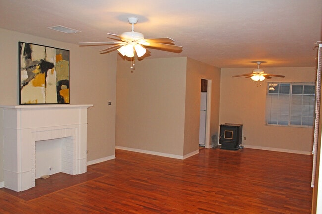 921 N Halagueno St in Carlsbad, NM - Building Photo - Building Photo