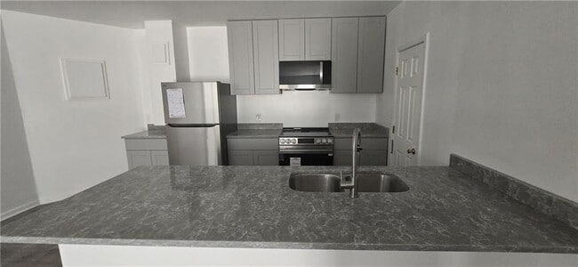 4951 Larkspur Ln in College Park, GA - Building Photo - Building Photo