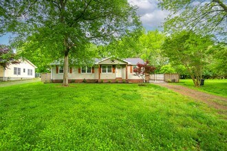 1143 Bayview Dr in Gallatin, TN - Building Photo - Building Photo