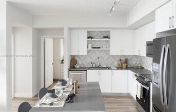 5225 NW 85th Ave in Doral, FL - Building Photo - Building Photo