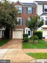 10142 Elgin Way in Bristow, VA - Building Photo - Building Photo