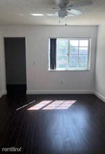 2051 Renaissance Blvd in Miramar, FL - Building Photo - Building Photo
