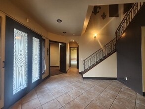 2331 Calloway Dr in Bakersfield, CA - Building Photo - Building Photo