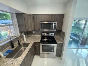 1161 NW 78th Ave in Pembroke Pines, FL - Building Photo - Building Photo