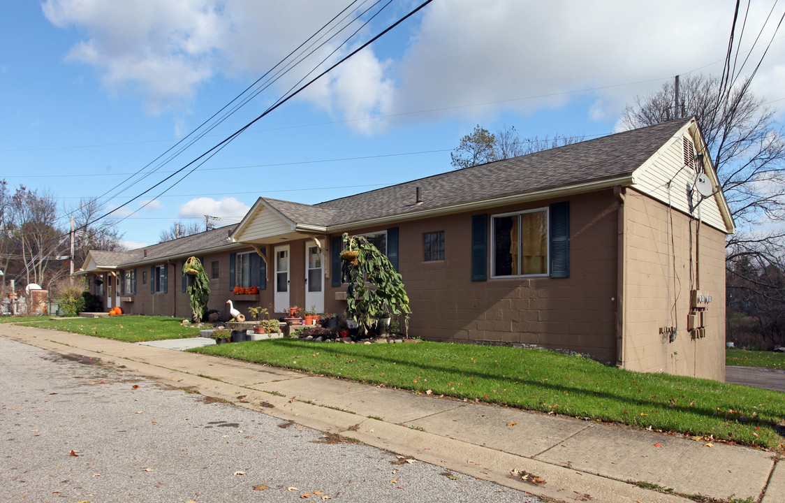 16 Electric St in Seville, OH - Building Photo