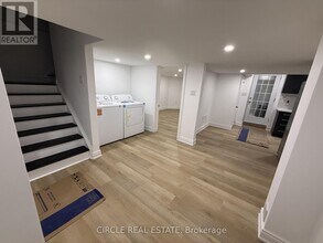 2971 Westoak Trails Blvd in Oakville, ON - Building Photo - Building Photo