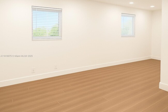 105 NW 14th Way in Dania Beach, FL - Building Photo - Building Photo
