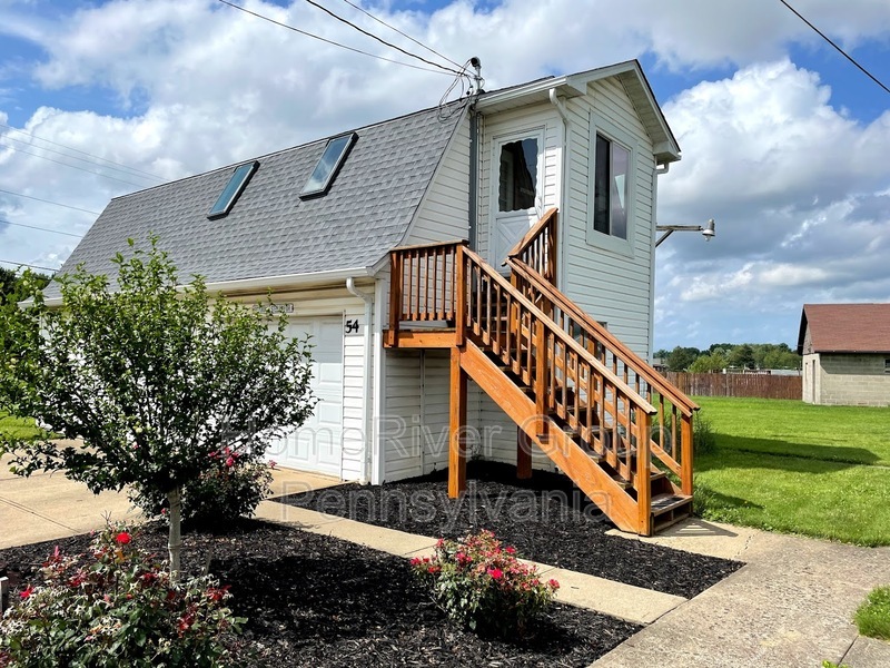 54 5th St in Meadow Lands, PA - Building Photo