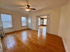 123 Center St, Unit 123 in Manchester, CT - Building Photo