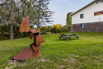 Village Apartments (St. Pt.) in Stevens Point, WI - Foto de edificio - Other