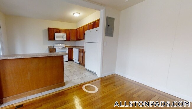 1137 Commonwealth Ave, Unit 2 in Boston, MA - Building Photo - Building Photo