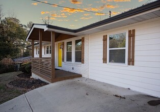 679 Montevista St SW in Atlanta, GA - Foto de edificio - Building Photo