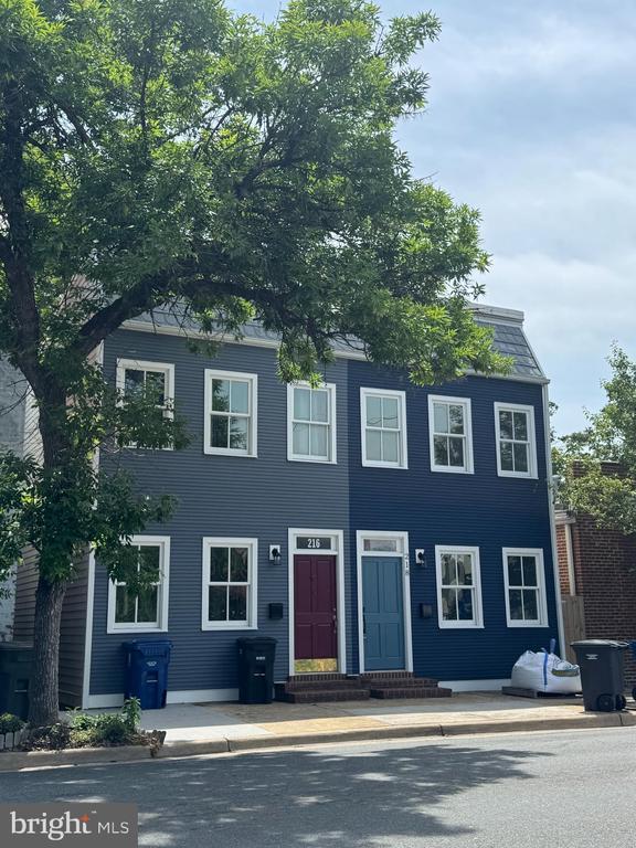property at 218 S Henry St