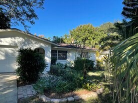 1740 Opal Ln in Belleair, FL - Building Photo
