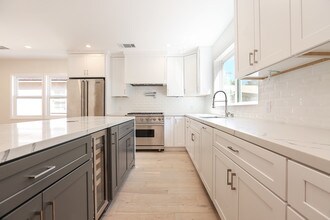 12524 WOODBINE St in Los Angeles, CA - Foto de edificio - Building Photo