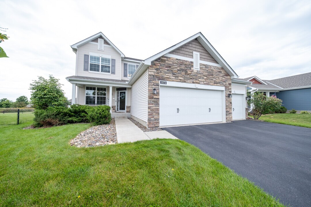 1172 138th St E in Rosemount, MN - Building Photo