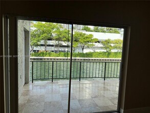 3745 NE 171 St in North Miami Beach, FL - Building Photo - Building Photo