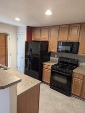 2052 Astilbe Way in Odenton, MD - Foto de edificio - Building Photo