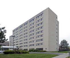 Warren Plaza in Detroit, MI - Building Photo