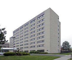 Warren Plaza Apartments