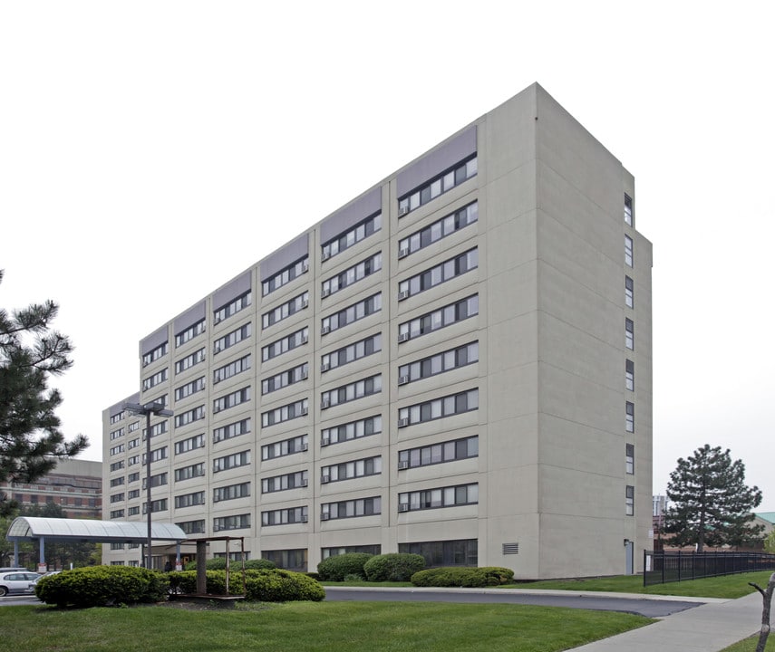 Warren Plaza in Detroit, MI - Building Photo