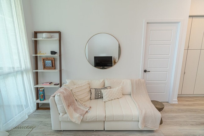 415 Sea Ray Ave