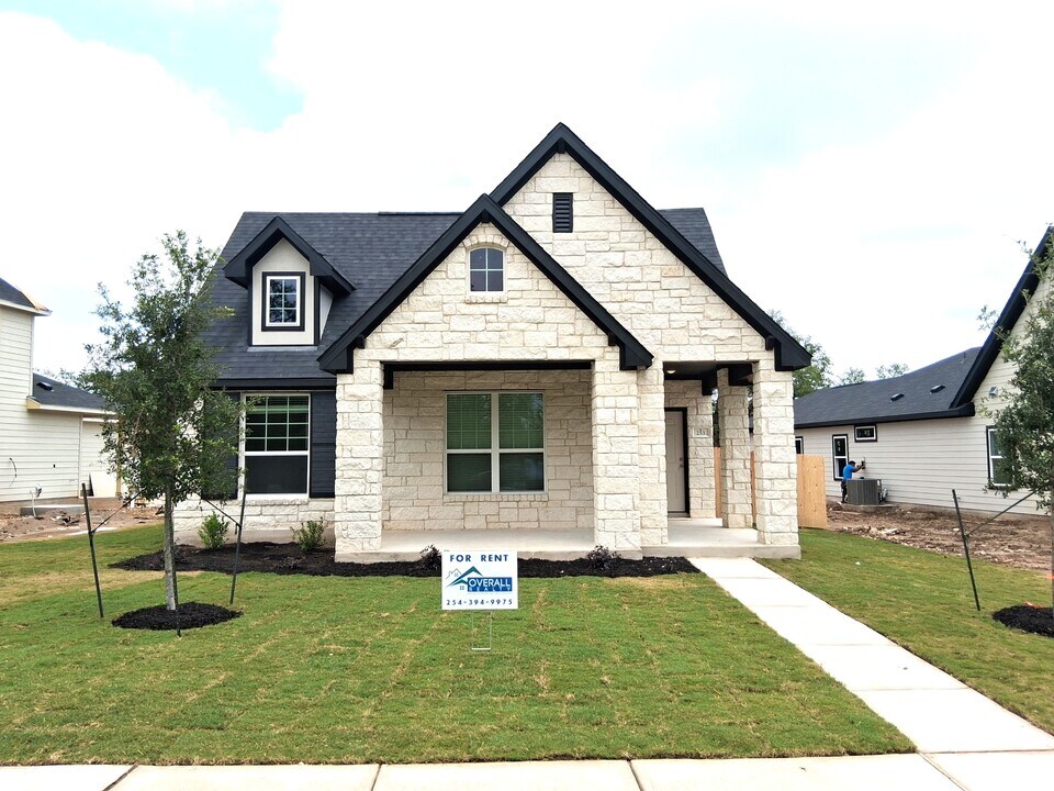 253 Villars Dr in Salado, TX - Building Photo