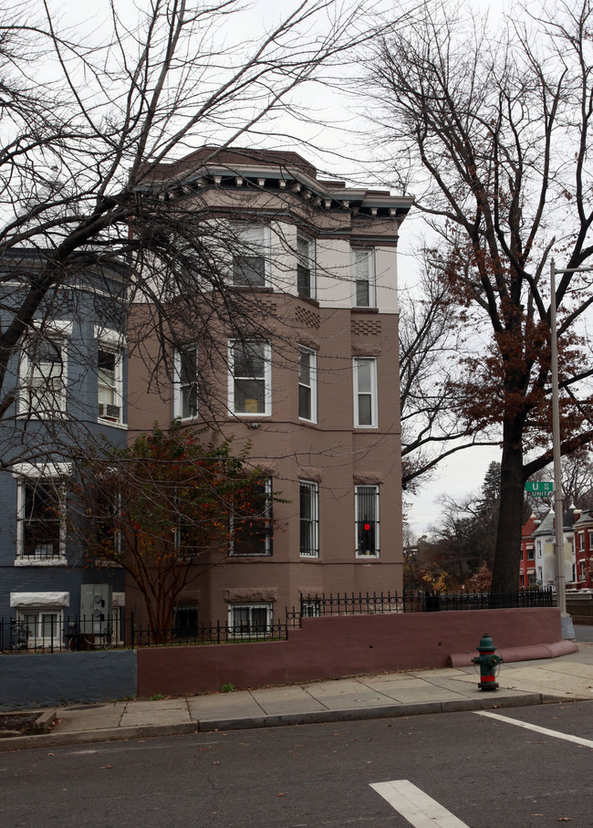 2000 N Capitol St NW in Washington, DC - Building Photo - Building Photo