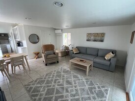 32677 Ranchos Ladera Rd in Bonsall, CA - Building Photo