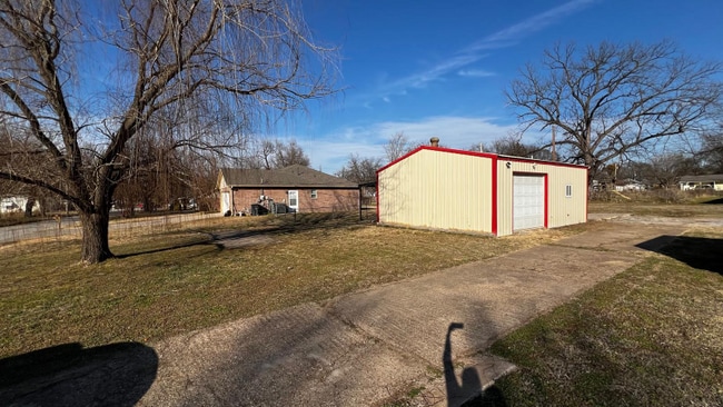 property at 911 N Sherman Ave