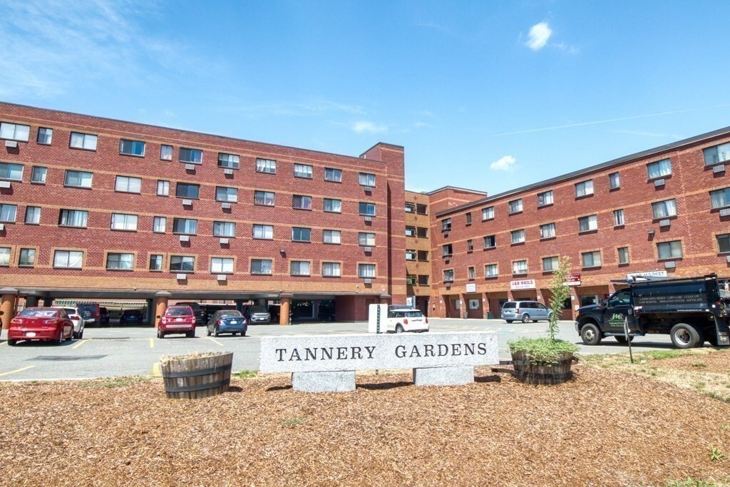 111 Foster St in Peabody, MA - Foto de edificio