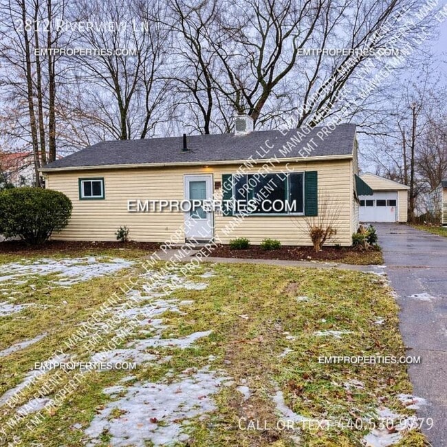 property at 2812 Riverview Ln