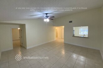 6104 Strawberry Lakes Cir in Greenacres, FL - Building Photo - Building Photo