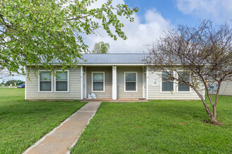 Commons of Cameron in Cameron, TX - Building Photo - Building Photo