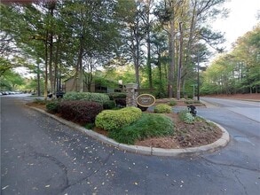 1003 Dunbar Dr in Dunwoody, GA - Building Photo - Building Photo