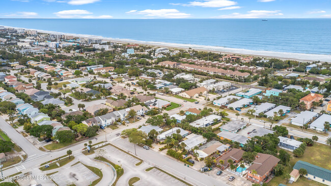 409 Sunrise Dr in Cocoa Beach, FL - Foto de edificio - Building Photo