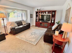 60 Willow St in South Windsor, CT - Building Photo - Building Photo