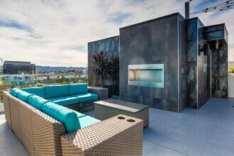 MODERNO Metro in North Hollywood, CA - Foto de edificio - Building Photo