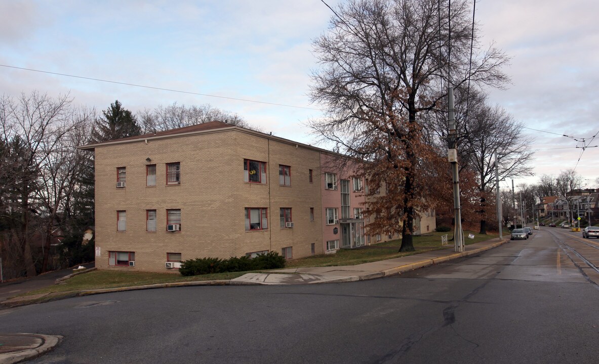 South View Apartments in Pittsburgh, PA - Foto de edificio