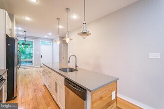 2027 E Huntingdon St in Philadelphia, PA - Building Photo - Building Photo