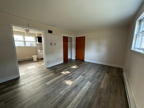 1553 Chrisler Ave in Schenectady, NY - Building Photo - Building Photo