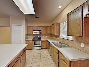 7014 Tocken Ct in Corpus Christi, TX - Foto de edificio - Building Photo