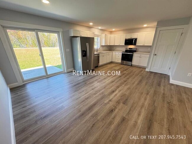 208 Rocky Rdg Dr in Hermon, ME - Building Photo - Building Photo